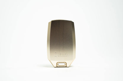 アルミキーケース｜切削加工によるシャープな造形とラグジュアリーなカラー IBUKI